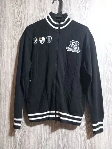 FG 휠라 엠블럼 포함 블랙 맨투맨 자켓 M 29
