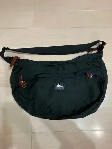 그레고리(GREGORY) 바디백