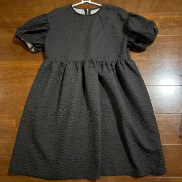 자카드 원단 퍼프 슬리브 원피스