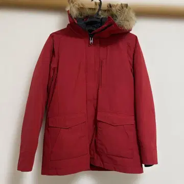 BEAMS HEART 후드 부착 레드 다운 자켓