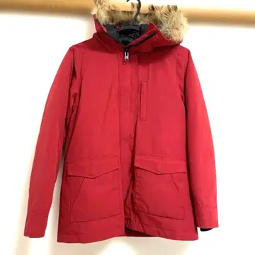 BEAMS HEART 후드 부착 레드 다운 자켓