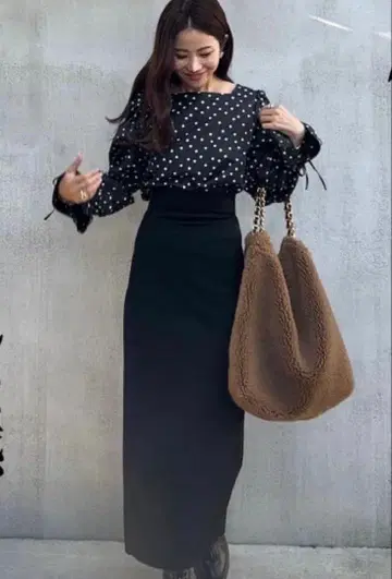 ZARA 의 ZW 컬렉션 핏 미디 스커트