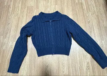 네이비 짧은 기장 니트