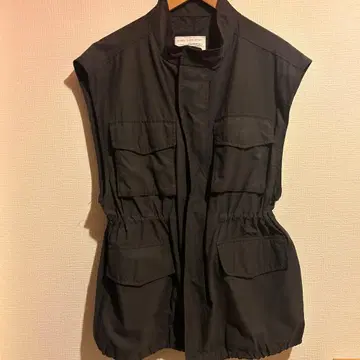 아웃도어 블랙 슬리브리스 베스트