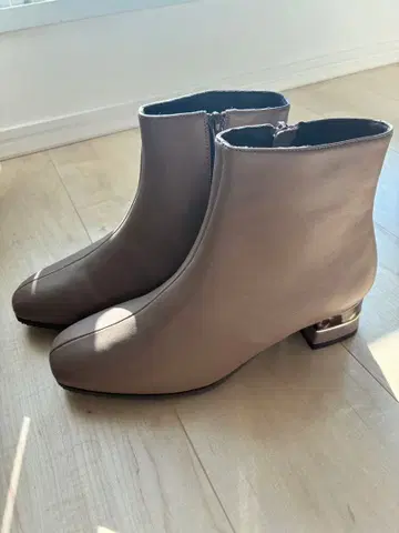 테헨 베이지 숏부츠