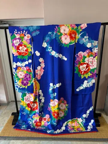 파란 꽃무늬 후리소데