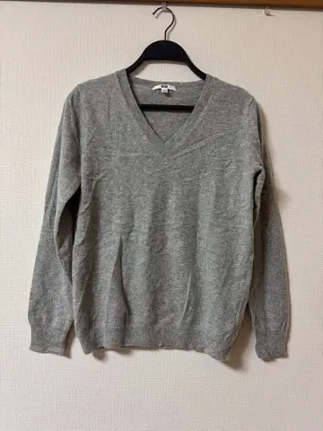 새상품급 유니클로 캐시미어 100% V넥 니트 긴팔 스웨터 L