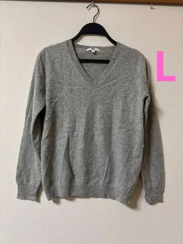 새상품급 유니클로 캐시미어 100% V넥 니트 긴팔 스웨터 L
