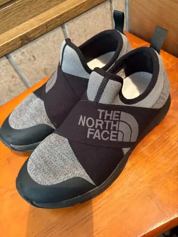 THE NORTH FACE 슬립온 스니커즈 그레이/블랙