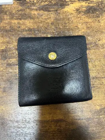 IL BISONTE 블랙 가죽 이단 접이식 지갑