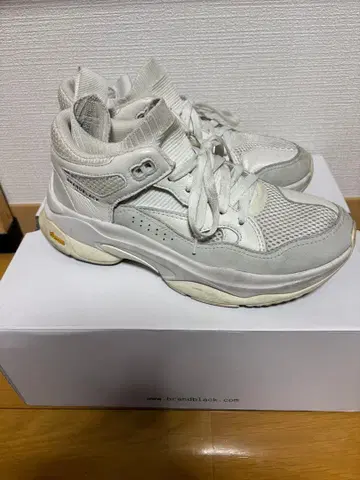 BRANDBLACK 화이트 스니커즈