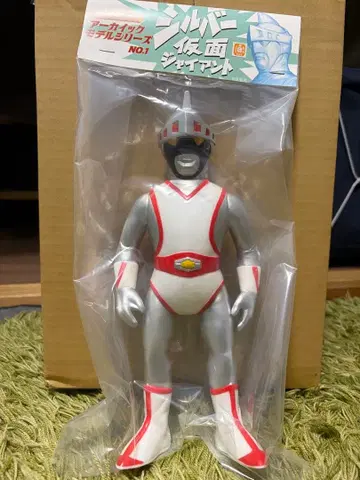 아카이크 모델 실버 가면 자이언트