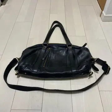 블랙 가죽 숄더백