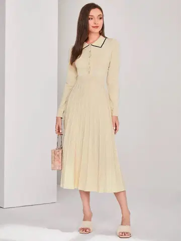 미사용 새상품 크림색 긴팔 니트 원피스 고급 카라 부착 플리츠