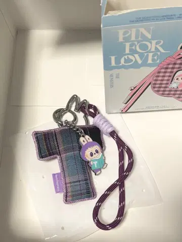 POP MART PIN FOR LOVE 러브브 키링 T