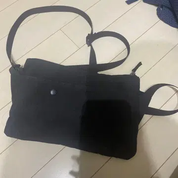 블랙 숄더백 사코슈