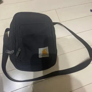 Carhartt 블랙 숄더백