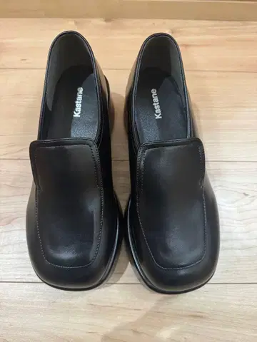 [ 새상품 ] Kasatane 블랙 통굽 스퀘어 로퍼
