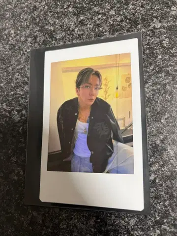 ViViD 폴라로이드 이브 1장