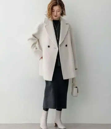 23구 루프컷 샤기 피 코트