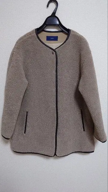 SHIPS 노카라 파이핑 보아 자켓 베이지