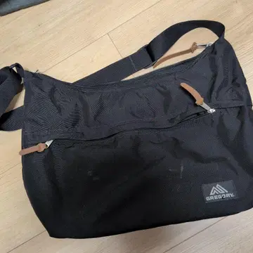 GREGORY 블랙 숄더백