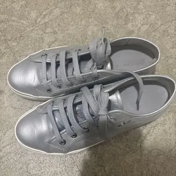 Geox 실버 스니커즈