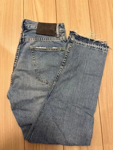 EDIFICE LA BOUCLE 컷오프 데님