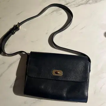 A.P.C 가죽 숄더백