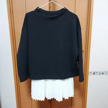 블랙 화이트 플리츠 디자인 긴팔 상의 세트