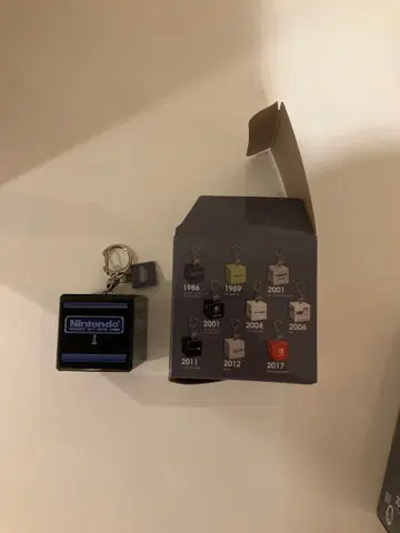 [새상품] Nintendo 게임기 디자인 키링 1986 닌텐도