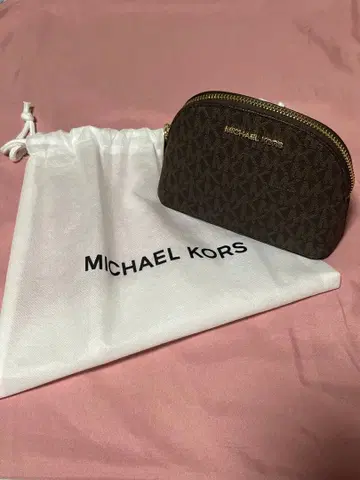 MICHAEL KORS 브라운 파우치 (새상품급)