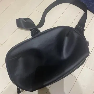 블랙 바디백 웨스트 파우치