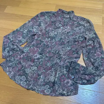 새상품급 토네이도 마트 팜 꽃무늬 페플럼 긴팔 셔츠 38