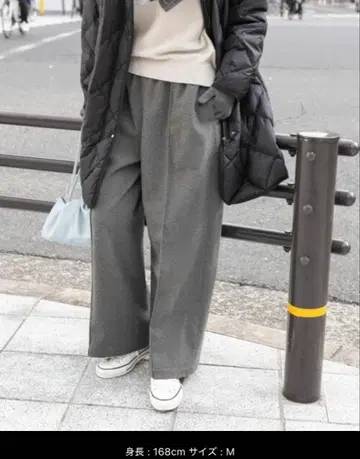 헤링본 핀턱 와이드 팬츠 어반 리서치