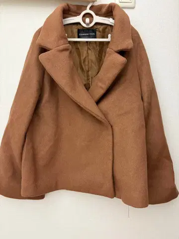 미사용 새상품 스트로베리 필드 울 숏코트