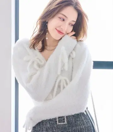 체스티 키라키라 라메 가디건 화이트