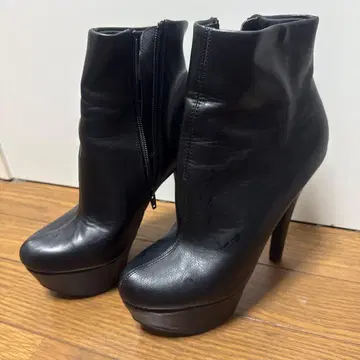 블랙 가죽 하이힐 부츠
