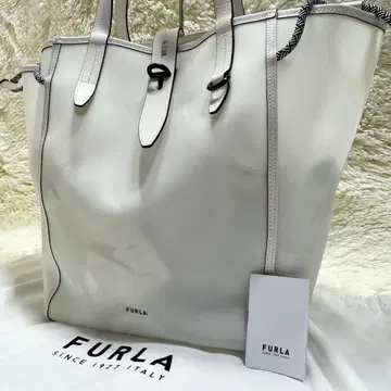 훌라 NET 토트백 턴락 화이트 폴리우레탄 가죽