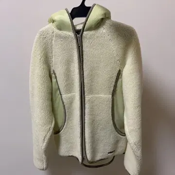 후드 부착 크림색 플리스 자켓 프리 사이즈