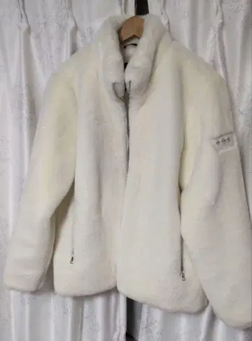 타트라스 아스토니 화이트 시착만 한 미사용품