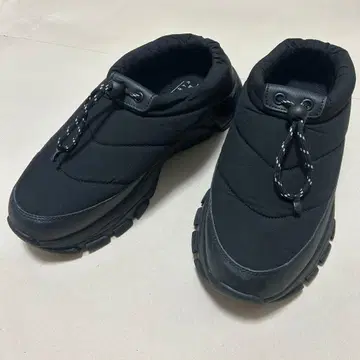 LOWRYSFARM 로리즈팜 스니커즈 통굽 퀼팅 블랙