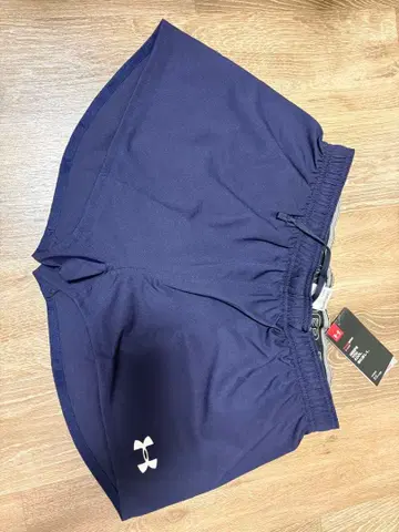 Under Armour 네이비 숏팬츠