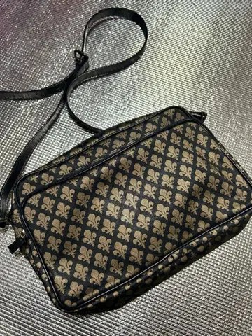 패트릭 콕스 백합 패턴 문장 숄더