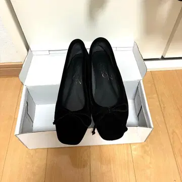 르탈론 블랙 벨벳 플랫슈즈