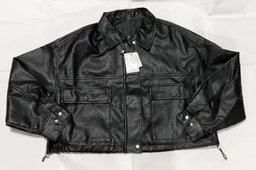 새상품 moment+ 2WAY 컬러 숏 기장 인조 가죽 블루종 자켓