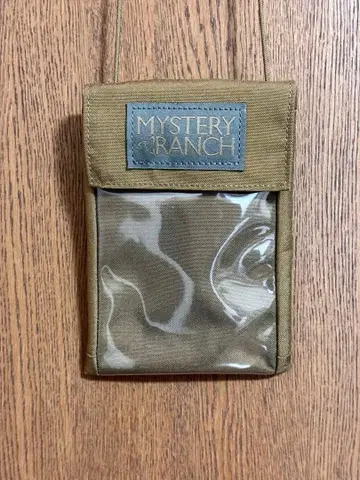 MYSTERY RANCH 패스 케이스 코요테