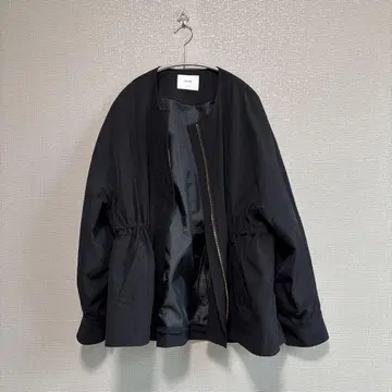 Discoat 노카라 허리 개더 블루종 아이보리 M 사이즈