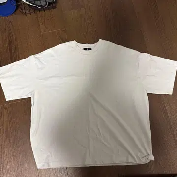 화이트 오버 사이즈 T셔츠