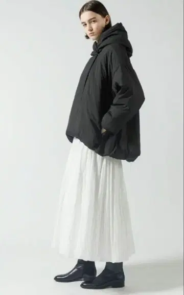 미즈이로 인드 mizuiroind 숏 기장 다운 자켓 후드 부착